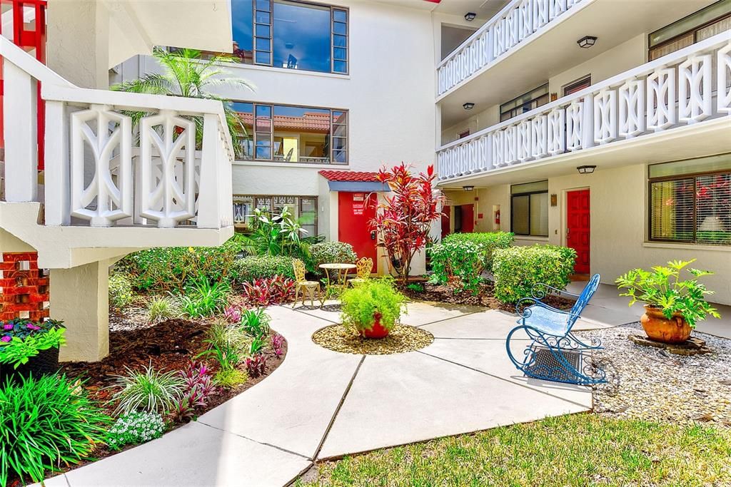 Active With Contract: $119,900 (1 beds, 1 baths, 775 Square Feet)