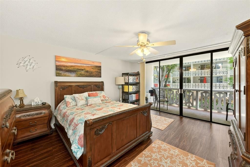 Active With Contract: $119,900 (1 beds, 1 baths, 775 Square Feet)