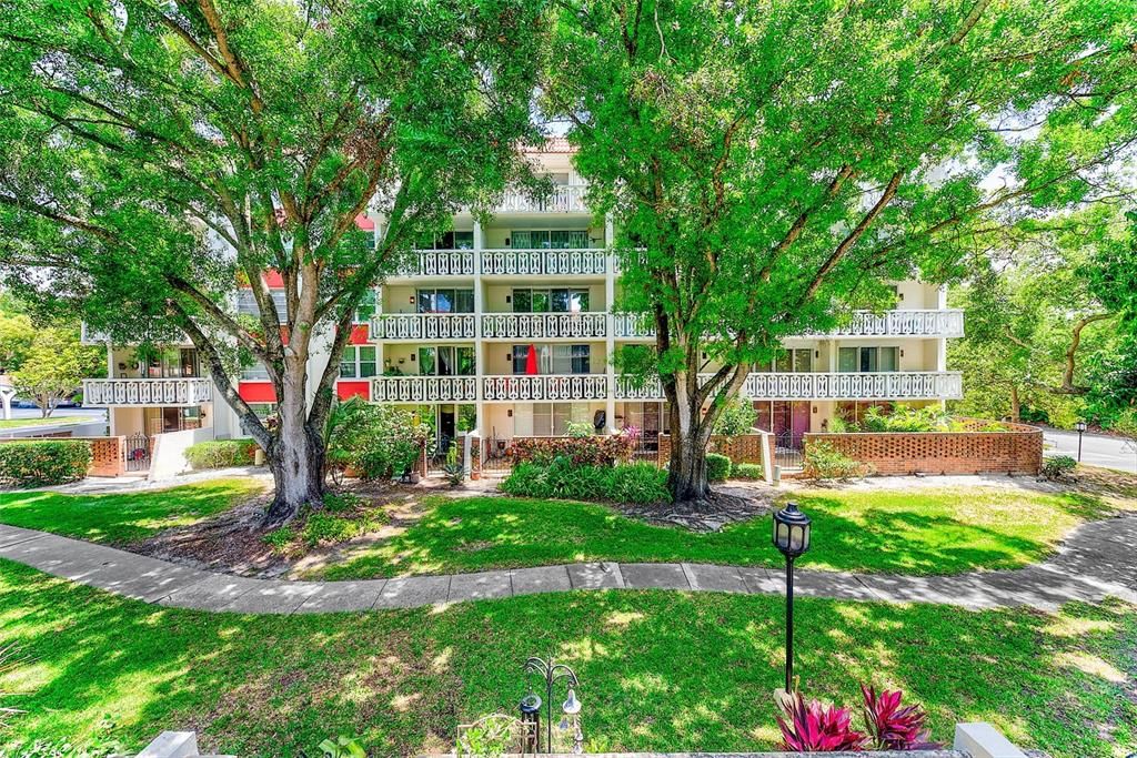 Active With Contract: $119,900 (1 beds, 1 baths, 775 Square Feet)
