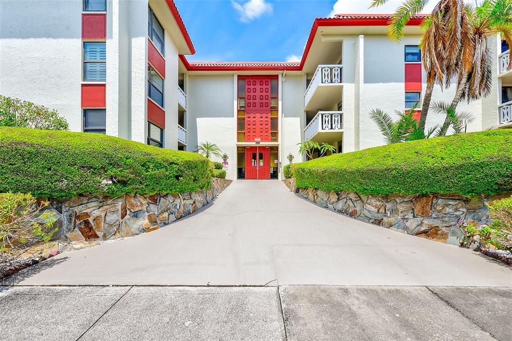 Active With Contract: $119,900 (1 beds, 1 baths, 775 Square Feet)