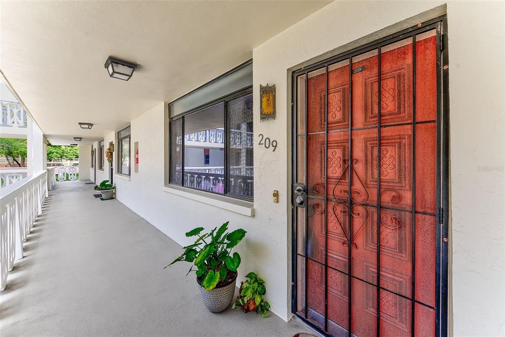 Active With Contract: $119,900 (1 beds, 1 baths, 775 Square Feet)