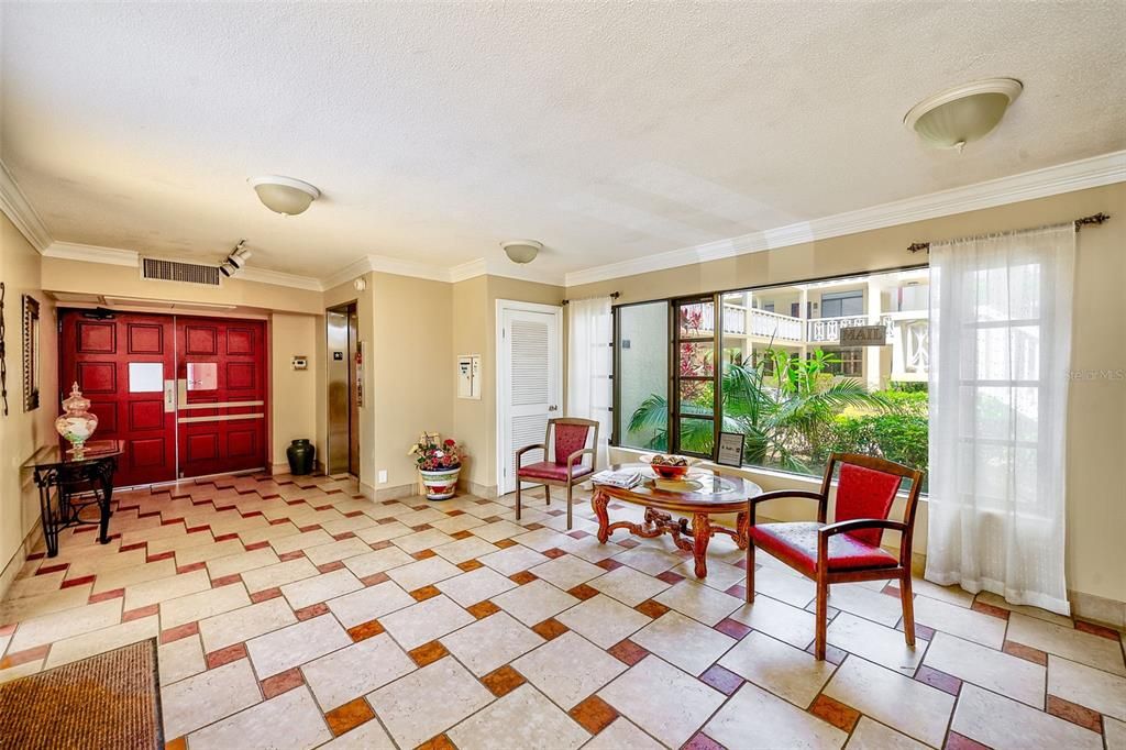 Active With Contract: $119,900 (1 beds, 1 baths, 775 Square Feet)