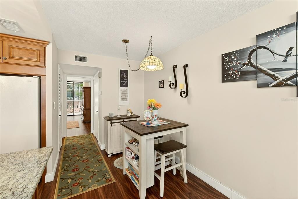 Active With Contract: $119,900 (1 beds, 1 baths, 775 Square Feet)