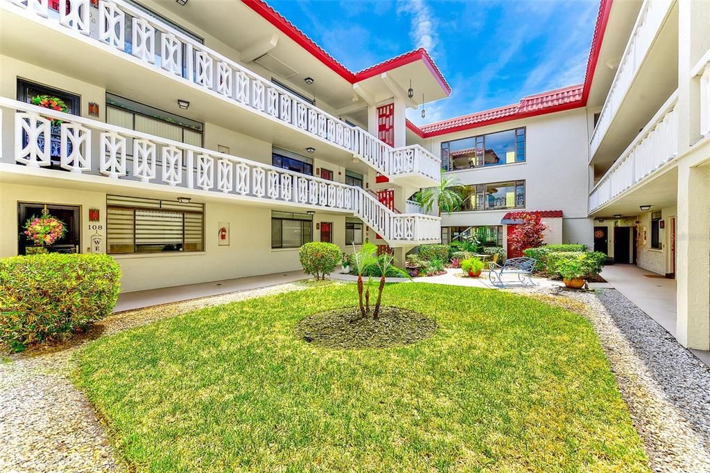 Active With Contract: $119,900 (1 beds, 1 baths, 775 Square Feet)