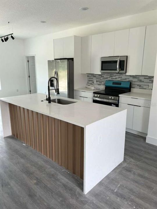For Sale: $344,900 (4 beds, 2 baths, 1644 Square Feet)
