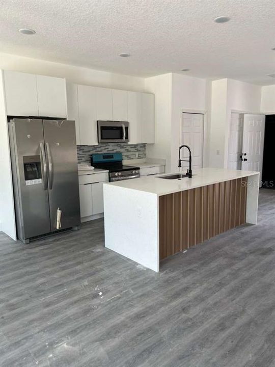 For Sale: $344,900 (4 beds, 2 baths, 1644 Square Feet)