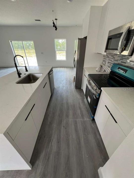 For Sale: $344,900 (4 beds, 2 baths, 1644 Square Feet)