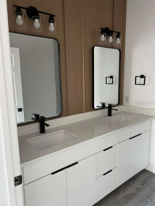 For Sale: $344,900 (4 beds, 2 baths, 1644 Square Feet)