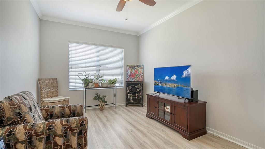 Activo con contrato: $525,000 (3 camas, 2 baños, 2106 Pies cuadrados)
