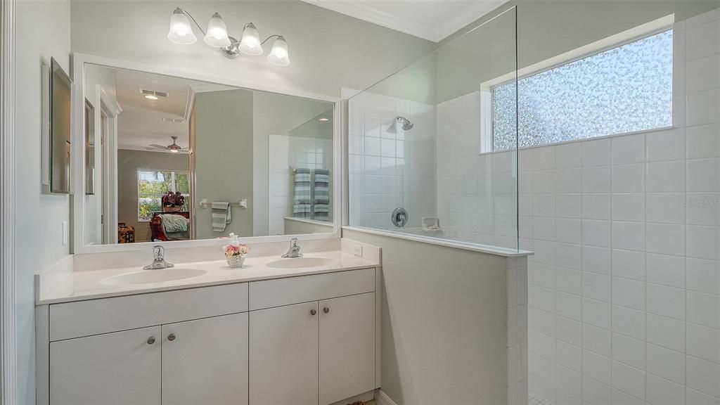 Activo con contrato: $525,000 (3 camas, 2 baños, 2106 Pies cuadrados)