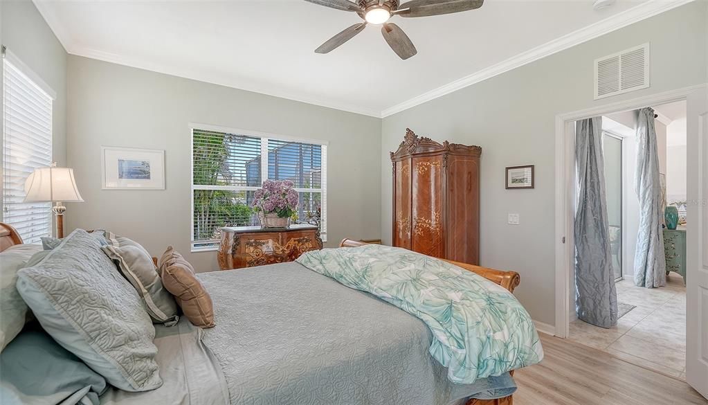 Activo con contrato: $525,000 (3 camas, 2 baños, 2106 Pies cuadrados)