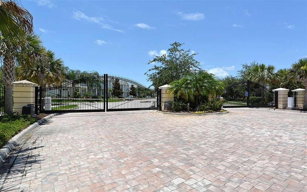 Activo con contrato: $525,000 (3 camas, 2 baños, 2106 Pies cuadrados)