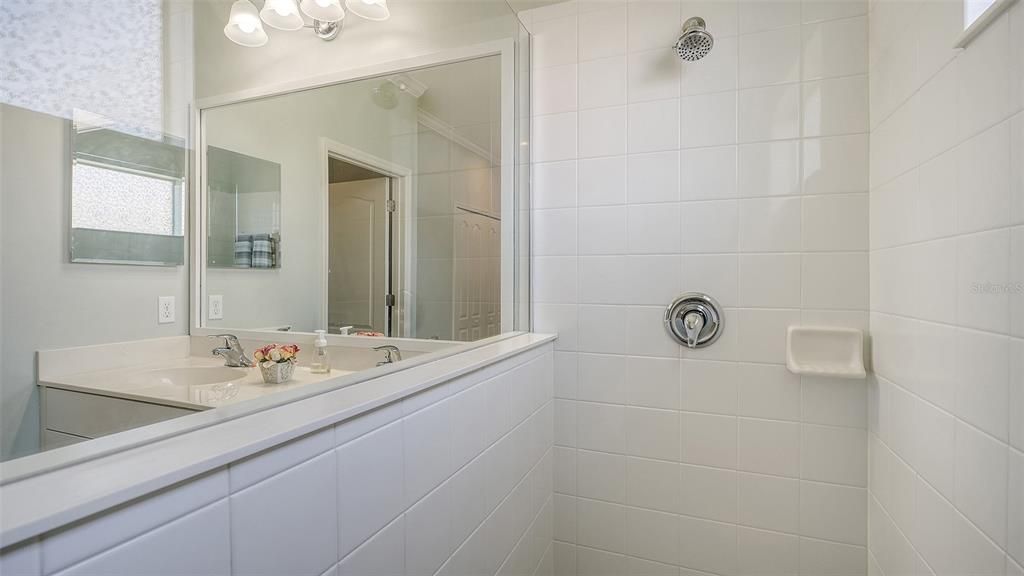 Activo con contrato: $525,000 (3 camas, 2 baños, 2106 Pies cuadrados)