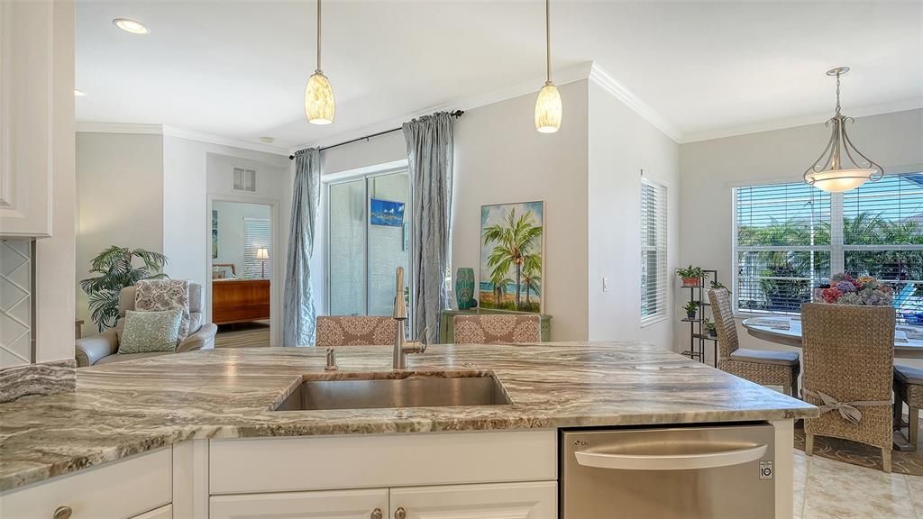 Activo con contrato: $525,000 (3 camas, 2 baños, 2106 Pies cuadrados)