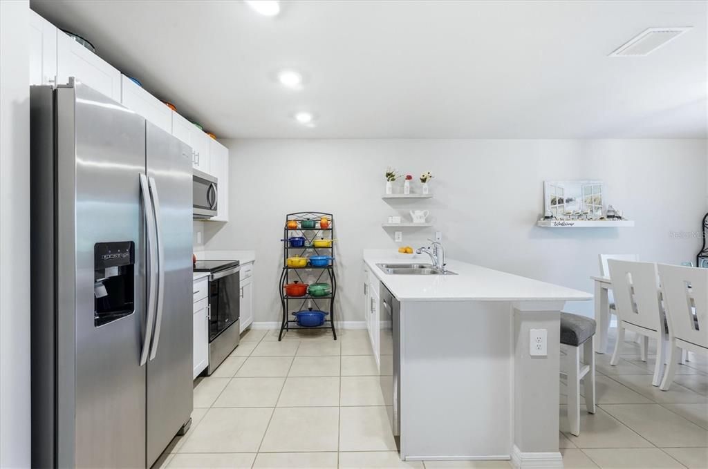 Activo con contrato: $300,000 (4 camas, 2 baños, 1485 Pies cuadrados)