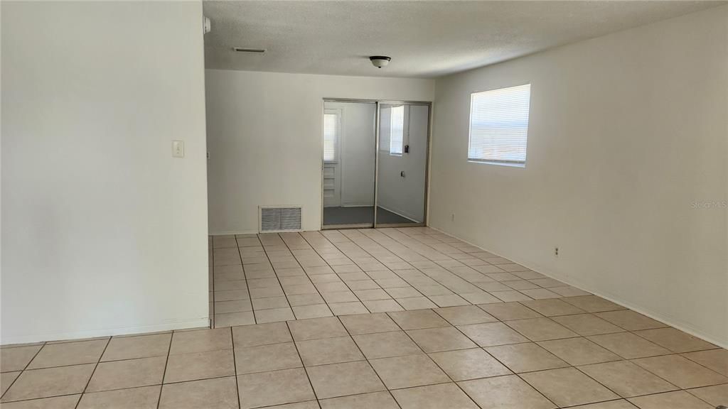 For Rent: $1,475 (2 beds, 1 baths, 1089 Square Feet)
