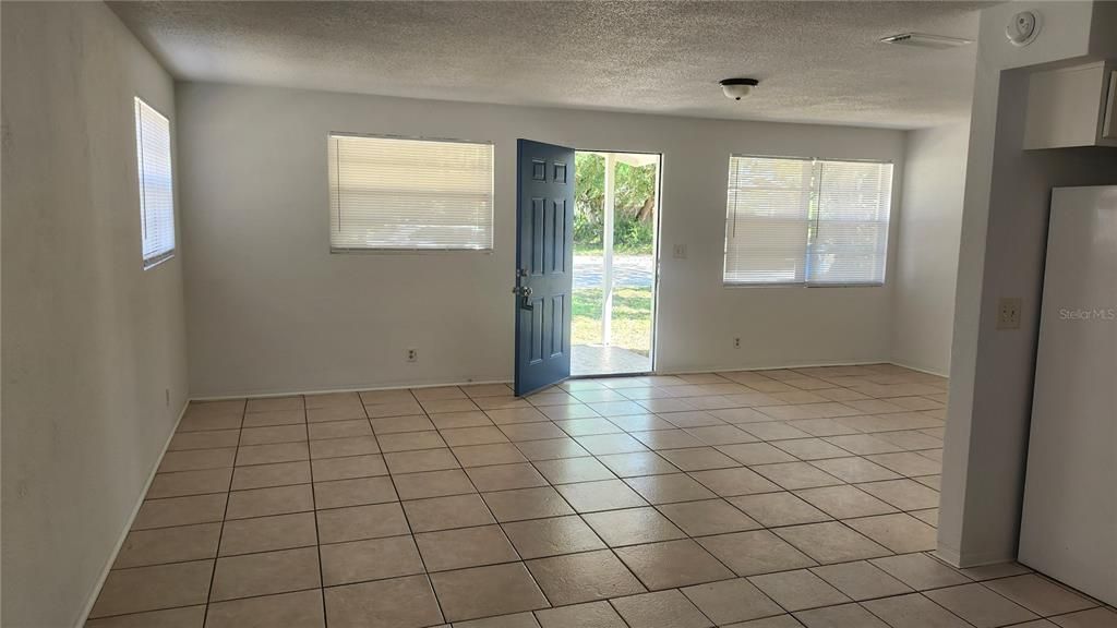 For Rent: $1,475 (2 beds, 1 baths, 1089 Square Feet)
