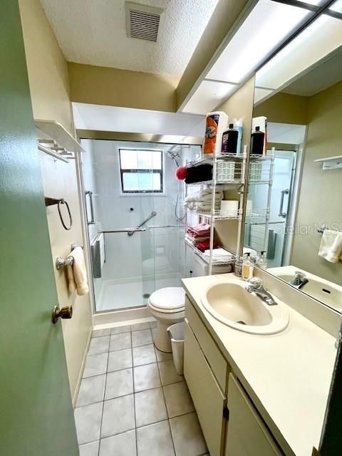 Под контрактом: $225,000 (2 спален, 2 ванн, 1615 Квадратных фут)