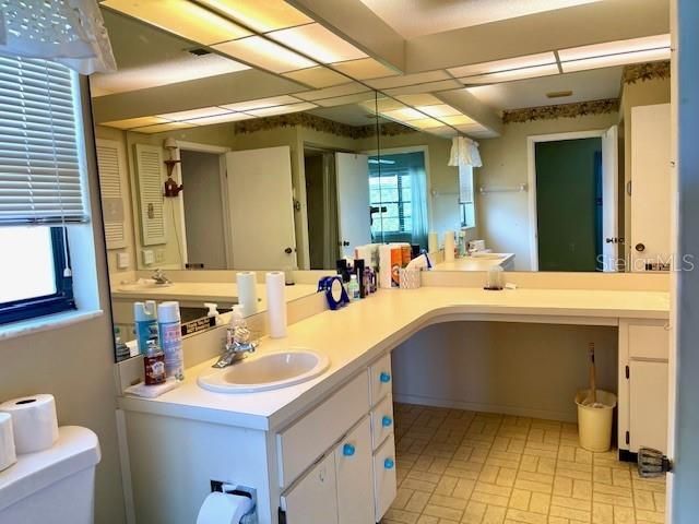 Под контрактом: $225,000 (2 спален, 2 ванн, 1615 Квадратных фут)