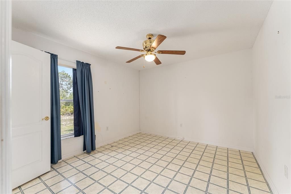 Activo con contrato: $350,000 (3 camas, 2 baños, 1763 Pies cuadrados)