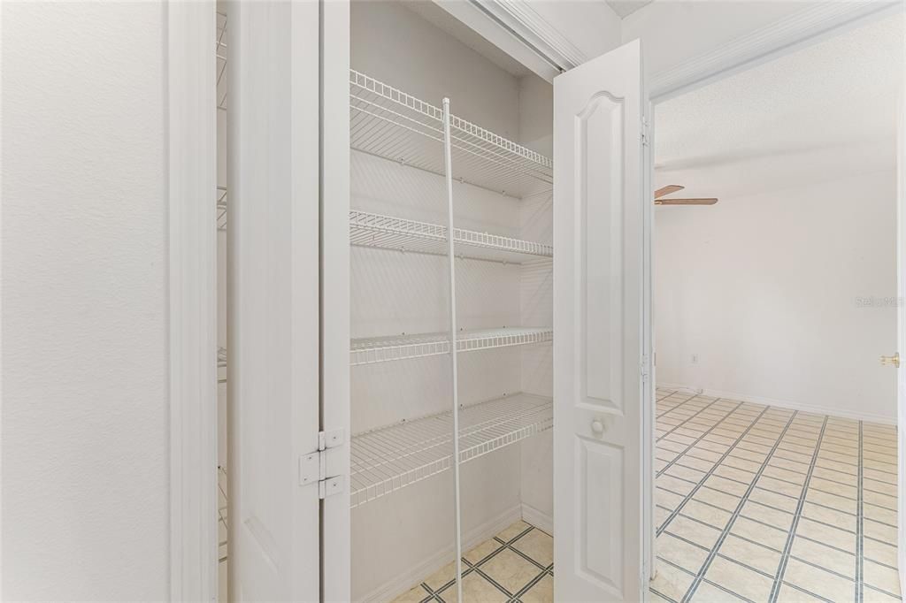 Activo con contrato: $350,000 (3 camas, 2 baños, 1763 Pies cuadrados)