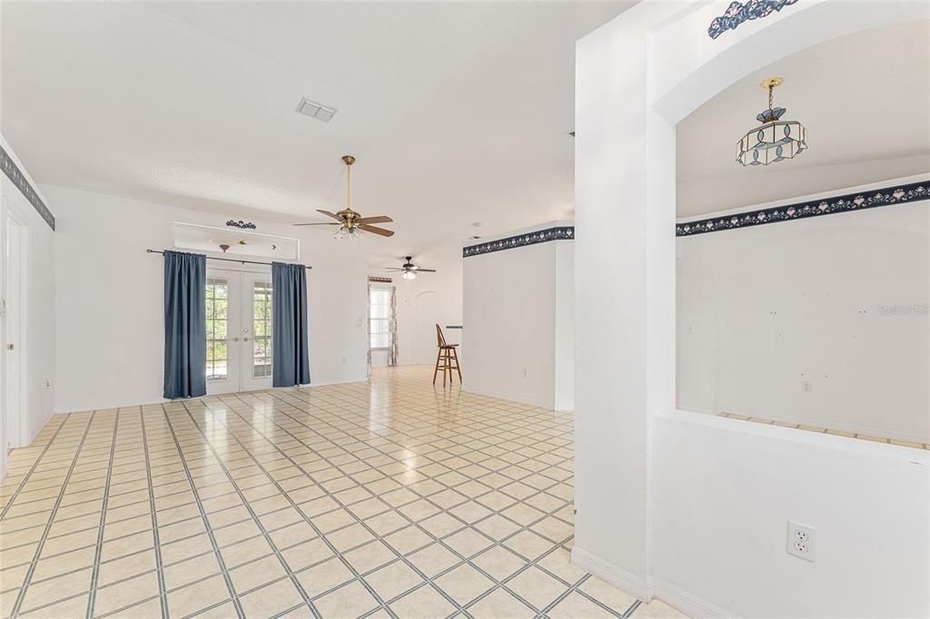 Activo con contrato: $350,000 (3 camas, 2 baños, 1763 Pies cuadrados)
