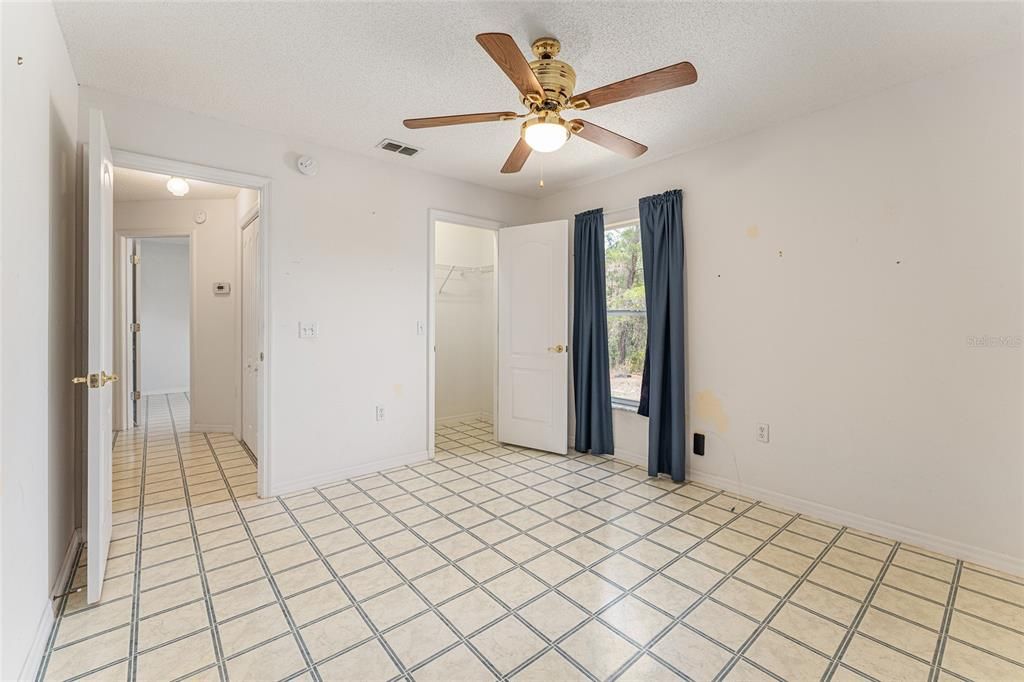 Activo con contrato: $350,000 (3 camas, 2 baños, 1763 Pies cuadrados)