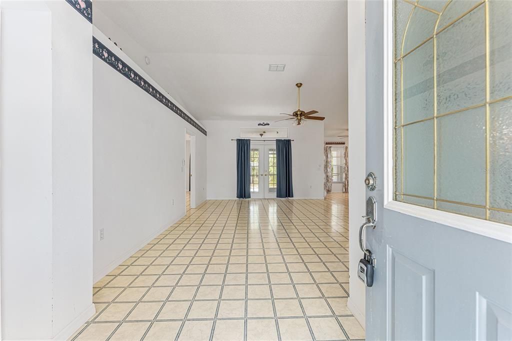 Activo con contrato: $350,000 (3 camas, 2 baños, 1763 Pies cuadrados)