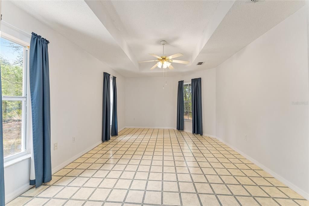 Activo con contrato: $350,000 (3 camas, 2 baños, 1763 Pies cuadrados)