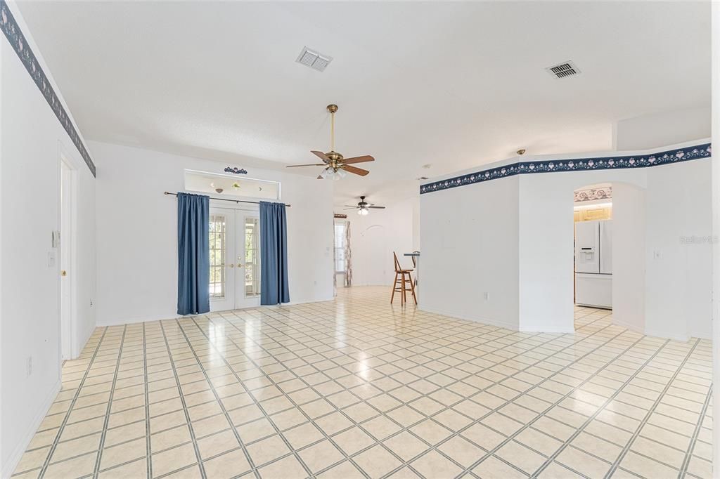 Activo con contrato: $350,000 (3 camas, 2 baños, 1763 Pies cuadrados)