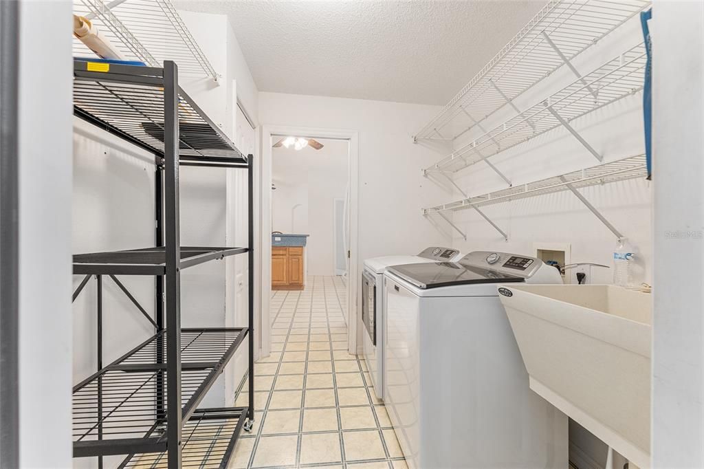 Activo con contrato: $350,000 (3 camas, 2 baños, 1763 Pies cuadrados)
