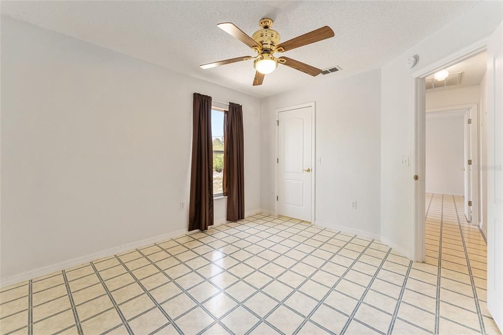 Activo con contrato: $350,000 (3 camas, 2 baños, 1763 Pies cuadrados)
