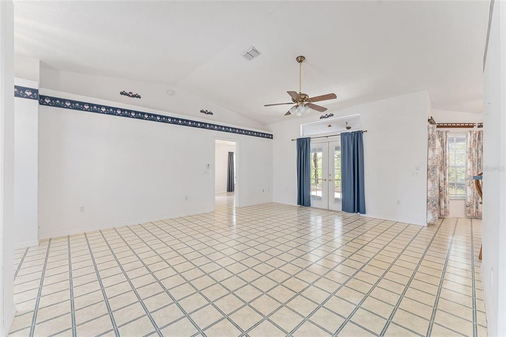 Activo con contrato: $350,000 (3 camas, 2 baños, 1763 Pies cuadrados)