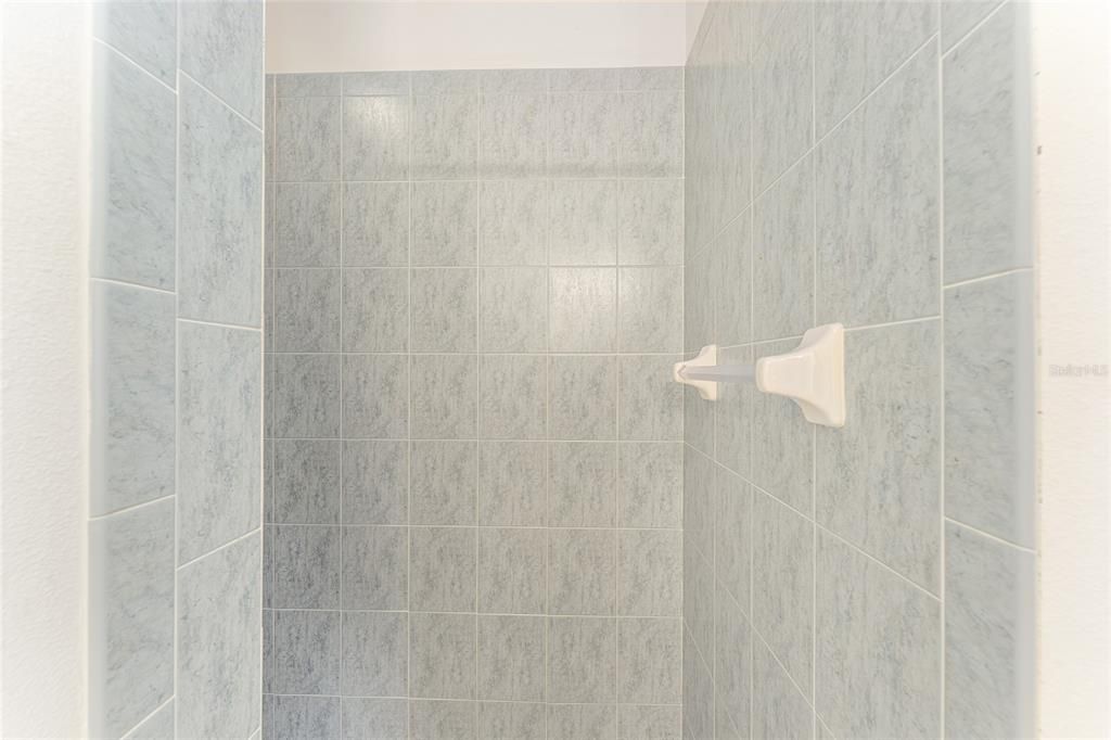 Activo con contrato: $350,000 (3 camas, 2 baños, 1763 Pies cuadrados)
