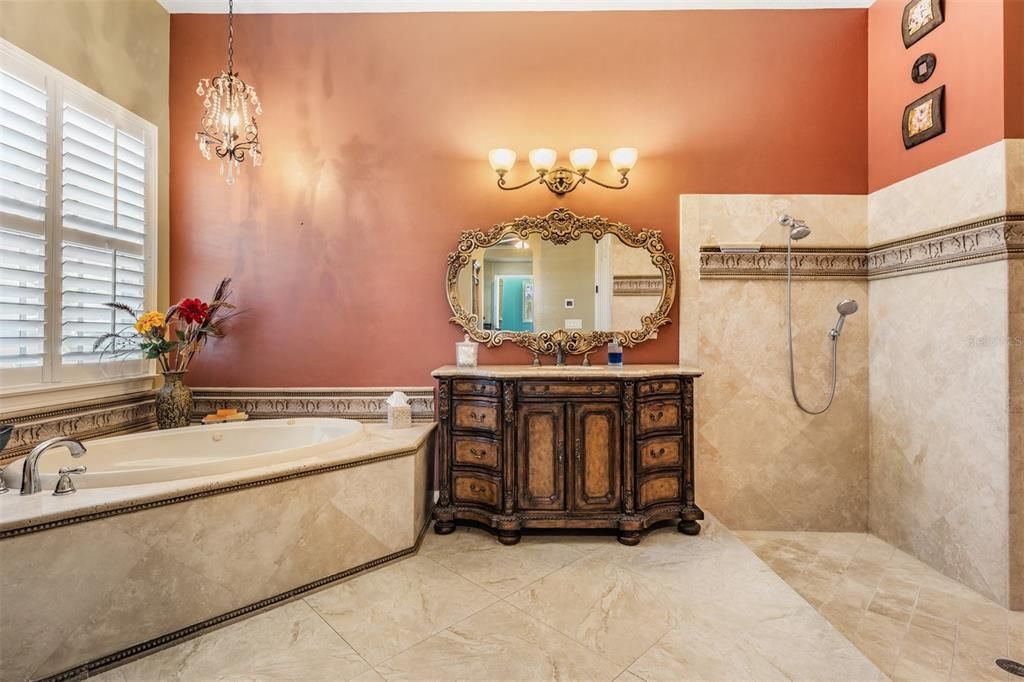 En Venta: $1,240,000 (5 camas, 4 baños, 4888 Pies cuadrados)