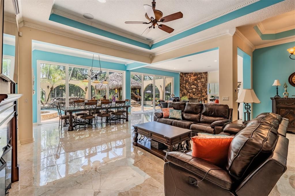 En Venta: $1,240,000 (5 camas, 4 baños, 4888 Pies cuadrados)