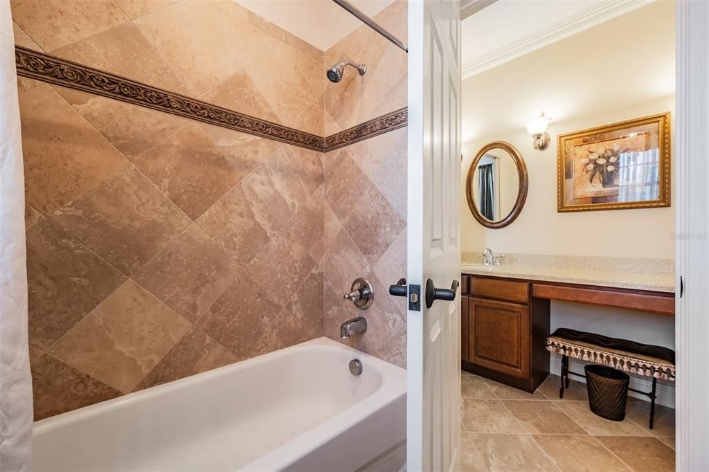 En Venta: $1,240,000 (5 camas, 4 baños, 4888 Pies cuadrados)