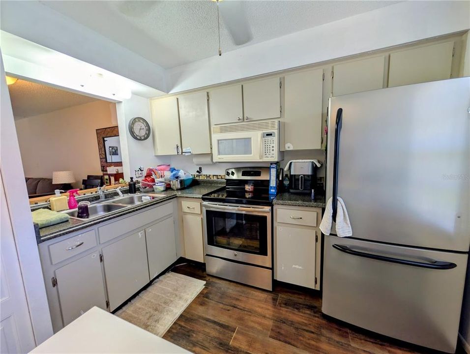 For Sale: $95,000 (1 beds, 1 baths, 650 Square Feet)