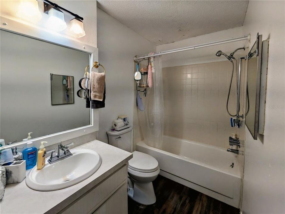 For Sale: $95,000 (1 beds, 1 baths, 650 Square Feet)