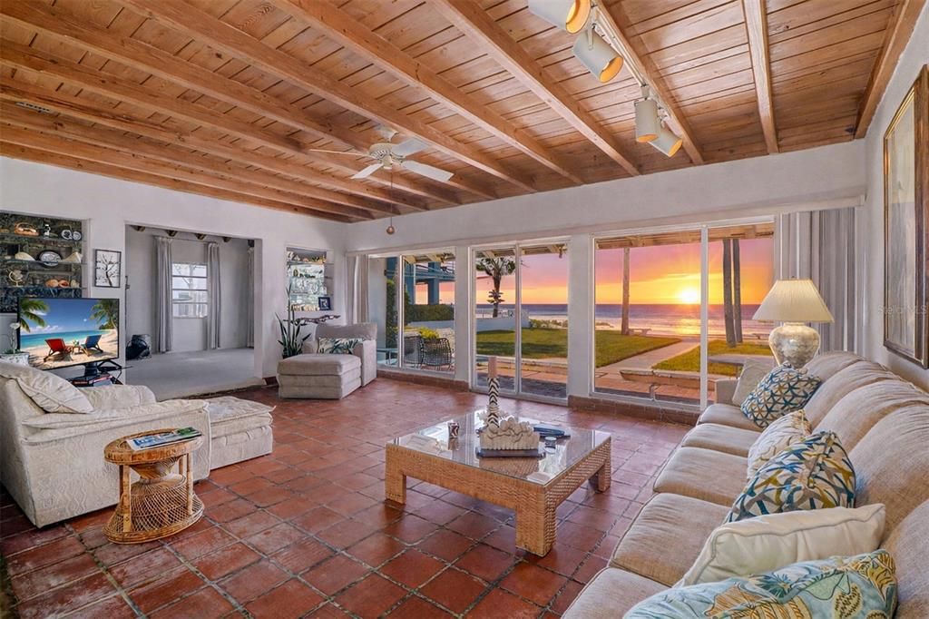 На продажу: $4,895,000 (0.33 acres)