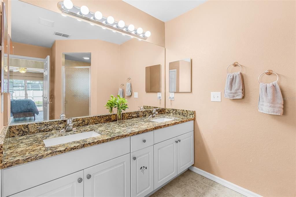 Activo con contrato: $399,000 (4 camas, 2 baños, 1715 Pies cuadrados)