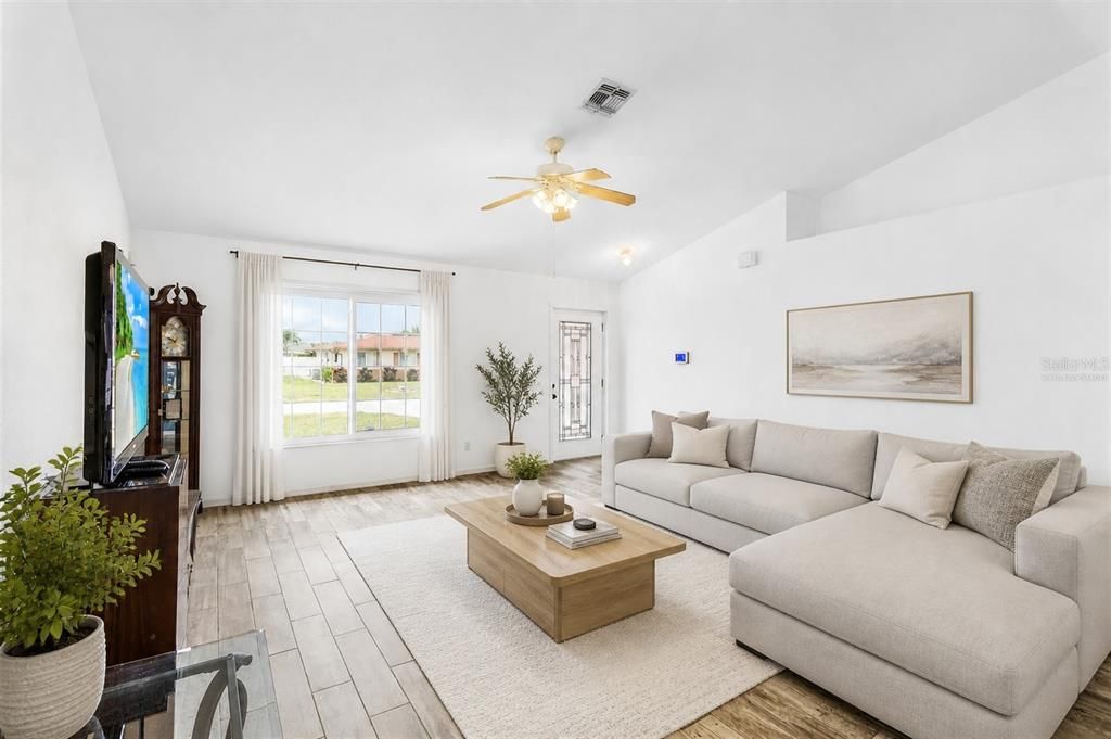 Activo con contrato: $399,000 (4 camas, 2 baños, 1715 Pies cuadrados)