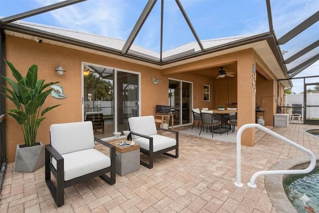 Activo con contrato: $399,000 (4 camas, 2 baños, 1715 Pies cuadrados)
