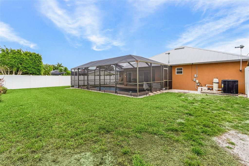 Activo con contrato: $399,000 (4 camas, 2 baños, 1715 Pies cuadrados)