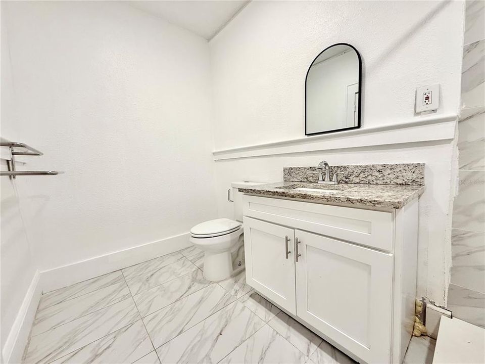 For Rent: $900 (1 beds, 1 baths, 800 Square Feet)