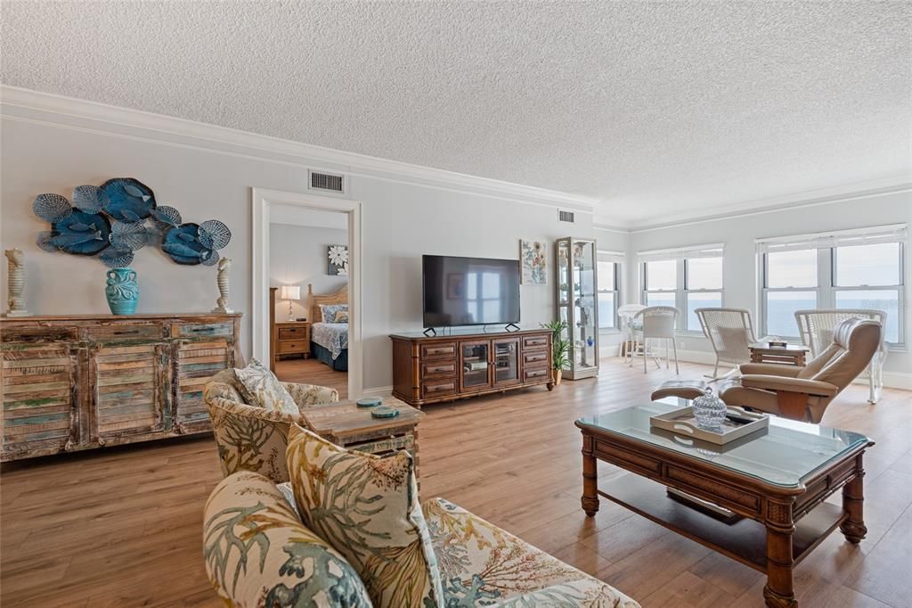 For Rent: $5,000 (2 beds, 2 baths, 1360 Square Feet)