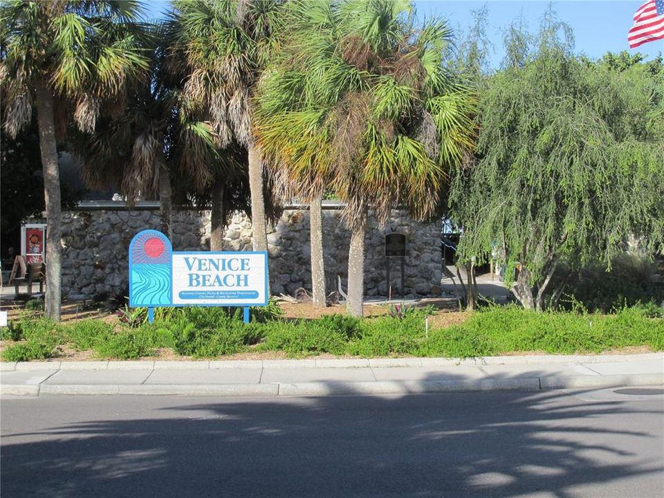 For Sale: $185,000 (2 beds, 1 baths, 700 Square Feet)