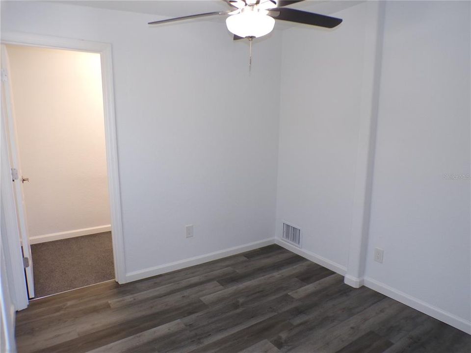 For Sale: $185,000 (2 beds, 1 baths, 700 Square Feet)
