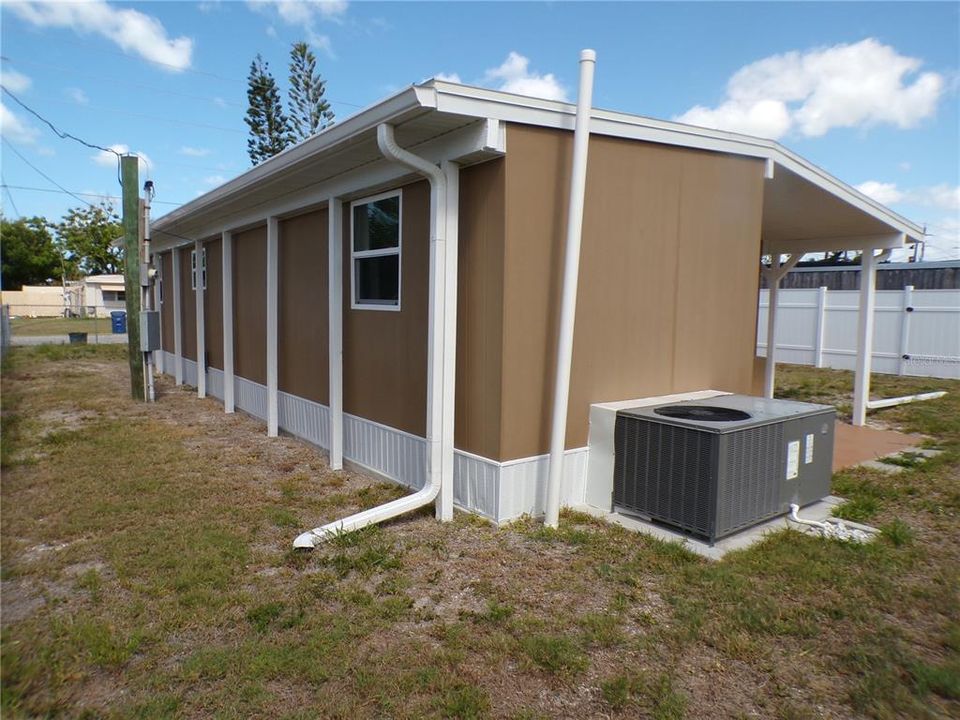 For Sale: $185,000 (2 beds, 1 baths, 700 Square Feet)