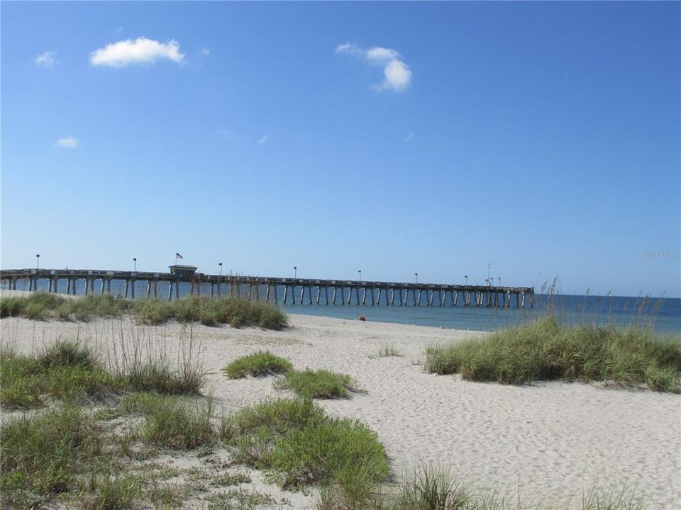 For Sale: $185,000 (2 beds, 1 baths, 700 Square Feet)